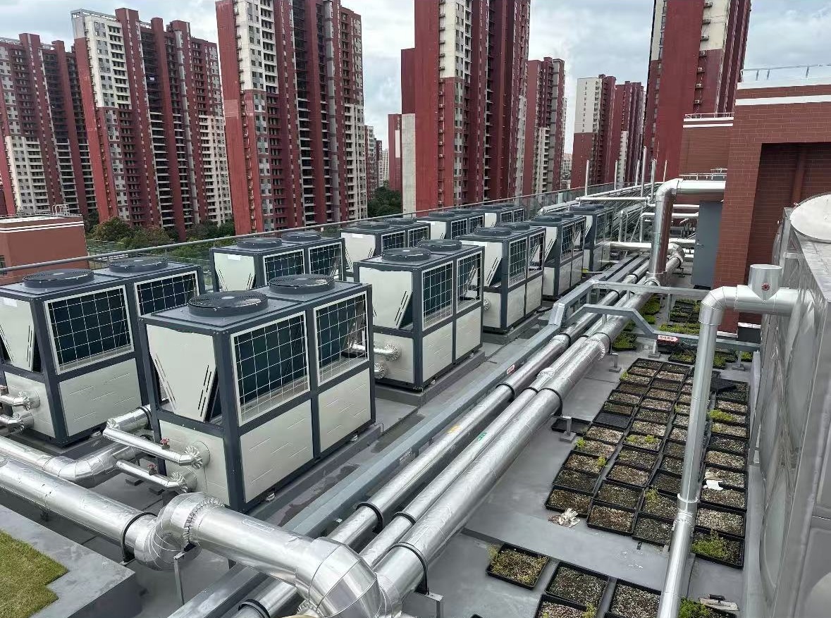 Energiatakarékos és költségcsökkentő új mérce! A kétforrású hőszivattyús intelligens rendszer átalakítja a szállodák és kereskedelmi komplexumok energetikai megoldásait Energiatakarékos és költségcsökkentő új mérce! A kétforrású hőszivattyús intelligens rendszer átalakítja a szállodák és kereskedelmi komplexumok energetikai megoldásait